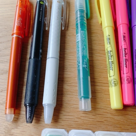 Pilot FriXion Ball Clicker Pen, Big Fluorescent Pen, staple page flags - Picture 5 of 8